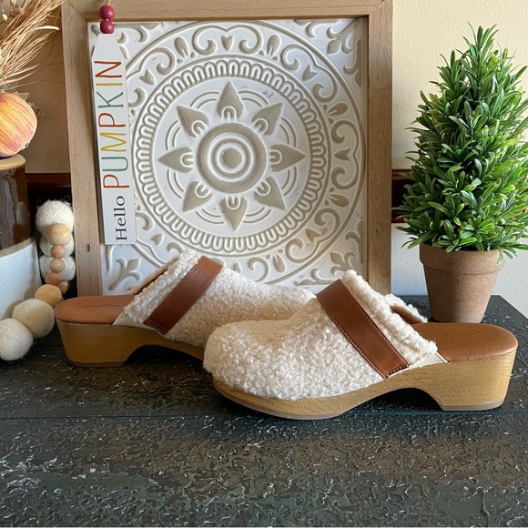 Universal Thread Faux Fur Sherpa clogs - Picture 4 of 11